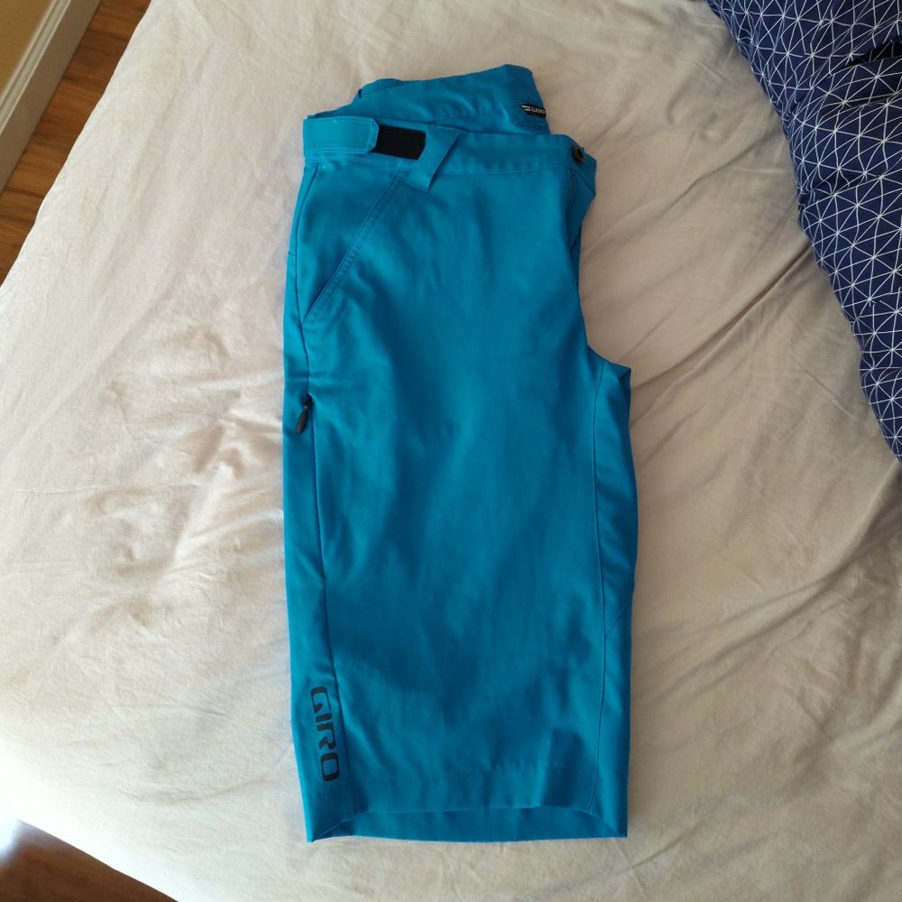 Giro shorts size 32